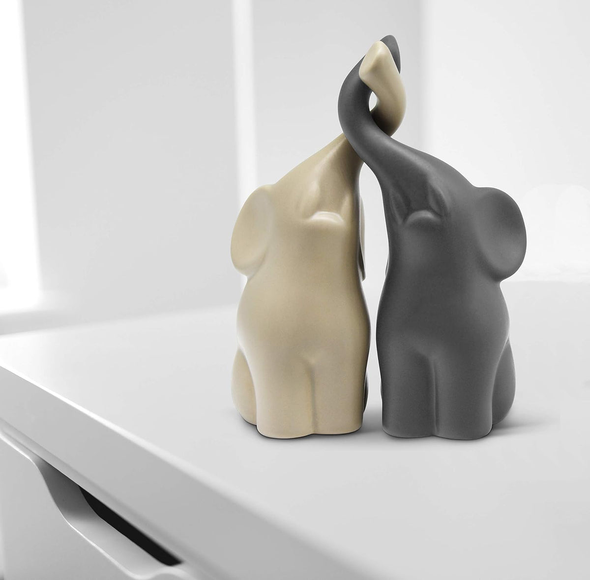 FeinKnick Harmonious Ceramic Elephant Couple in Beige & Grey – Modern Sculpture as a Pair of Two Individual Elephants – Decorative Figure 16 cm High – Elephant as a Gift