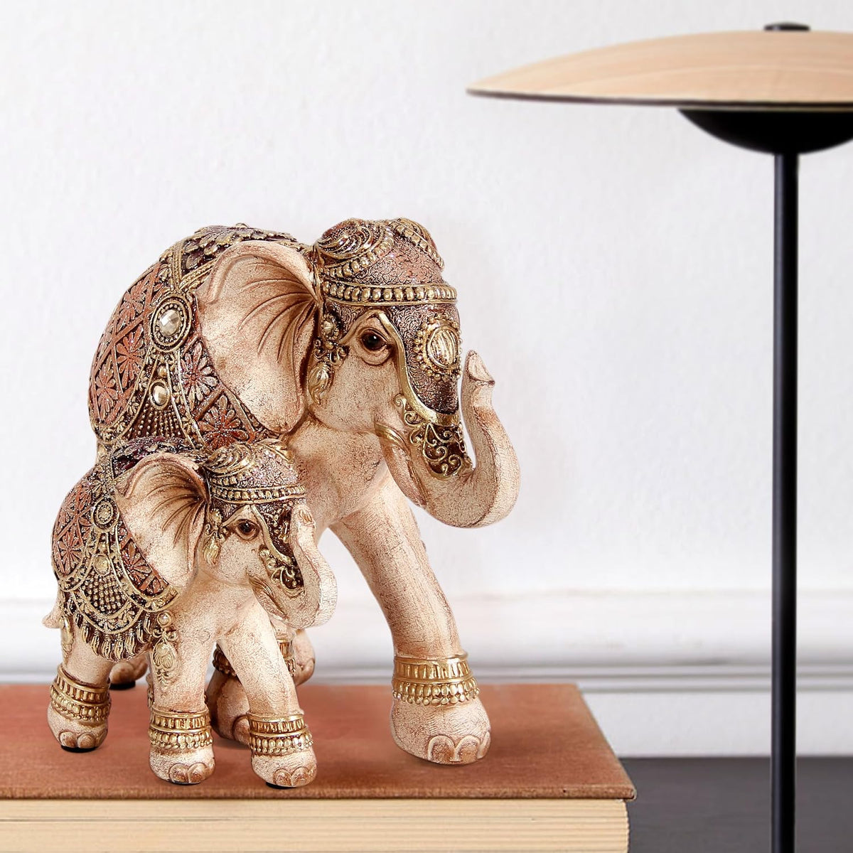 Smadeer Mum and Baby Elephant Ornament, Lucky Elephant Statue with Raised Trunks, Decorative Resin Figurine for Home, Lounge & Shelf Decor, Gift for Mum & Grandma, 15cm Height